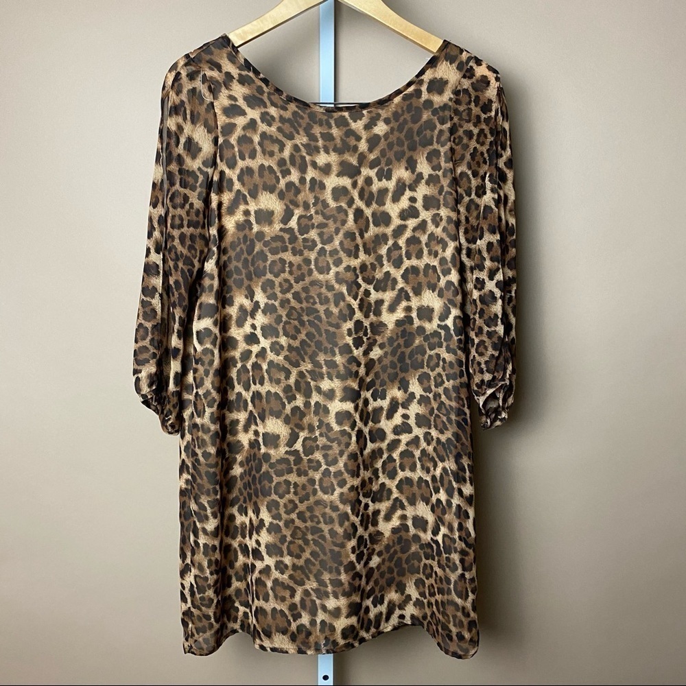 Women’s Medium Leopard Print Scrunched Slit Back Top Animal Print